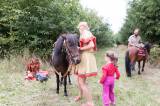 img_7457: Foto: Do pohádkového lesa v okolí Paběnic se vydaly desítky dětí