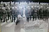 DSC08676: Výstava  „Pohledy 1989“ v Dolních Bučicích připomíná výročí pádu železné opony
