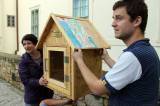 IMG_5753: Kutná Hora má svoji „sousedskou knihovnu“, vybudovali ji zaměstnanci Foxconnu