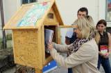 IMG_5759: Kutná Hora má svoji „sousedskou knihovnu“, vybudovali ji zaměstnanci Foxconnu