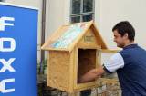 IMG_5775: Kutná Hora má svoji „sousedskou knihovnu“, vybudovali ji zaměstnanci Foxconnu