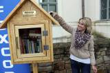 IMG_5797: Kutná Hora má svoji „sousedskou knihovnu“, vybudovali ji zaměstnanci Foxconnu