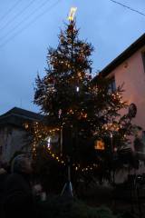 img_7999: Foto: Vánoční strom svítí i v Tupadlech u Čáslavi, na děti čekaly sladké dárečky!