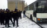 vycvik22: Policisté z pořádkové jednotky cvičili zákroky a taktiku v autobuse