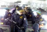 vycvik30: Policisté z pořádkové jednotky cvičili zákroky a taktiku v autobuse