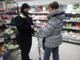 2: Policisté vyrazili do supermarketů, upozorňují na číhající nebezpečí