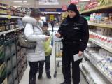3: Policisté vyrazili do supermarketů, upozorňují na číhající nebezpečí