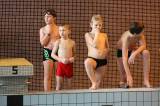 5G6H9208: Foto: Děti skotačily v kutnohorském bazénu na raftu, plavaly i závod