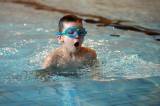 5G6H9214: Foto: Děti skotačily v kutnohorském bazénu na raftu, plavaly i závod