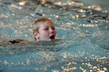 5G6H9223: Foto: Děti skotačily v kutnohorském bazénu na raftu, plavaly i závod