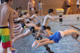 5G6H9349: Foto: Děti skotačily v kutnohorském bazénu na raftu, plavaly i závod