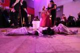 5G6H9904: Foto: Maturanti rozdováděli fanynky, na červený koberec létalo dámské spodní prádlo!