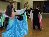 DSCN0859: Foto, video: Absolventům třemošnického učiliště na jejich plese zatančily aquabely!