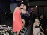 DSCN1180: Foto, video: Absolventům třemošnického učiliště na jejich plese zatančily aquabely!