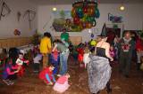 img_3477: Foto: Na karnevalu v Šebestěnicích se do víru tance vrhli děti i jejich rodiče