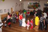IMG_3518: Foto: Na karnevalu v Šebestěnicích se do víru tance vrhli děti i jejich rodiče