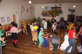 IMG_3521: Foto: Na karnevalu v Šebestěnicích se do víru tance vrhli děti i jejich rodiče