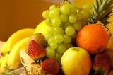DSC00206: Žáci žehušické základní školy si pochutnávají na ovoci a zelenině od firmy Jiří Bareš - GIRA