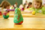 DSC00441: Žáci žehušické základní školy si pochutnávají na ovoci a zelenině od firmy Jiří Bareš - GIRA
