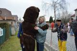 DSC_0208: Foto: Medvěda v masopustním průvodu na Horkách nakonec přemohli