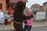 ISC_1535: Foto: Medvěda v masopustním průvodu na Horkách nakonec přemohli