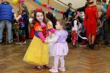 IMG_0154sm: Foto: Děti v kulturním domě ve Veltrubech v sobotu řádily na maškarním karnevalu