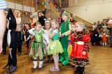 IMG_0194sm: Foto: Děti v kulturním domě ve Veltrubech v sobotu řádily na maškarním karnevalu