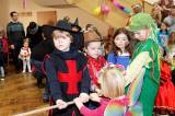 IMG_0221sm: Foto: Děti v kulturním domě ve Veltrubech v sobotu řádily na maškarním karnevalu