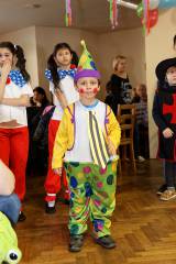 IMG_0257sm: Foto: Děti v kulturním domě ve Veltrubech v sobotu řádily na maškarním karnevalu