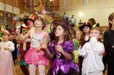 IMG_0324sm: Foto: Děti v kulturním domě ve Veltrubech v sobotu řádily na maškarním karnevalu