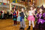 IMG_0326sm: Foto: Děti v kulturním domě ve Veltrubech v sobotu řádily na maškarním karnevalu