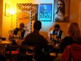 DSCF8710: Foto: Ostravská dvojice Retro Blues nadchla kavárnu Blues Café