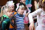 5G6H8255: Foto: S dětmi na karnevale v sokolovně si pohráli také František se Silvou