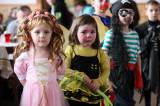 5G6H9500: Foto: Karnevalové veselí v neděli zachvátilo i děti v křesetické sokolovně