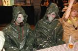 5G6H6434: Foto: Na karnevale ve Zbraslavicích tančili i vojáci v chemických oblecích