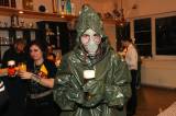 5G6H6532: Foto: Na karnevale ve Zbraslavicích tančili i vojáci v chemických oblecích