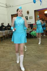 5G6H6617: Foto: Na karnevale ve Zbraslavicích tančili i vojáci v chemických oblecích