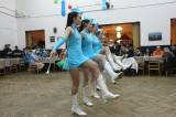 5G6H6633: Foto: Na karnevale ve Zbraslavicích tančili i vojáci v chemických oblecích