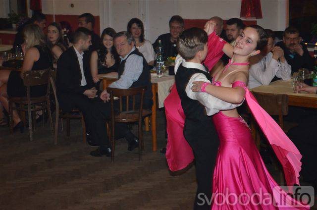 Foto: Na Reprezentačním plese v Tupadlech tančili už potřetí