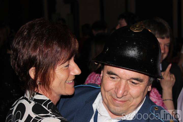 Foto: V Bohdanči hasiči plesali po dvaceti letech, akci si pochvalovali