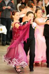 5G6H6814: Foto: Kutnohorský groš přilákal do Lorce desítky tanečních párů