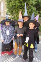 IMG_4661: Foto: Žáci ze ZŠ T.G. Masaryka se proměnili v čaroděje a čarodějnice