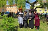 IMG_4711: Foto: Žáci ze ZŠ T.G. Masaryka se proměnili v čaroděje a čarodějnice