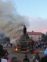 DSCN6821: Foto: Čáslavské pálení čarodějnic odstartoval pochod s lampiony
