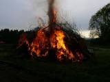 P1100463: Foto: Dobrovolní hasiči připravili pálení čarodějnic v Bernardově