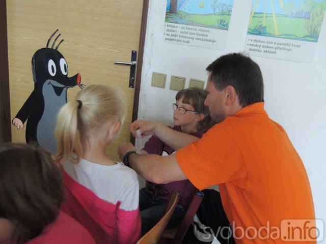 Foto: Žáci první třídy ZŠ Žehušice besedovali s kutnohorskými záchranáři o první pomoci