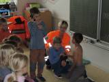 DSCN9179-001: Foto: Žáci první třídy ZŠ Žehušice besedovali s kutnohorskými záchranáři o první pomoci