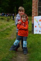 dsc_0342: Foto: Stovky dětí plnily úkoly v sobotním Pohádkovém lese ve Žlebech