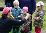 DSC_0352: Foto: Stovky dětí plnily úkoly v sobotním Pohádkovém lese ve Žlebech