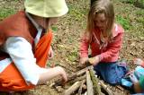 DSC_0374: Foto: Stovky dětí plnily úkoly v sobotním Pohádkovém lese ve Žlebech